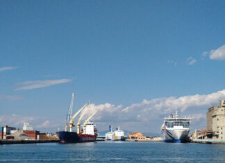 Cadavere di un uomo in mare nel porto di Livorno Porto di Livorno