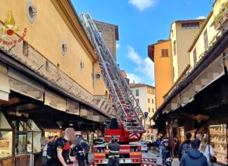 Maltempo a Firenze, danni a tetto Corridoio Vasariano Vigili del fuoco Corridoio Vasariano