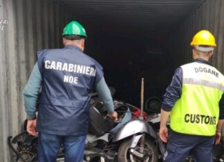 Porto di Livorno, 8 tonnellate rifiuti pericolosi in un container Carabinieri Dogane Livorno