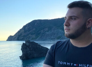 Si schianta in moto contro un’auto. Muore a soli 23 anni Emanuele Arcolini
