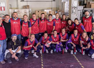 Caritas Firenze, le calciatrici della Fiorentina volontarie in mensa Fiorentina femminile Caritas