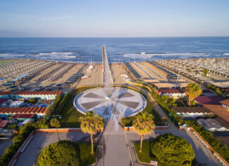 Travolta sulle strisce con i cagnolini. Illeso il figlio I Prigozhin a Forte dei Marmi. Villa di famiglia in Versilia