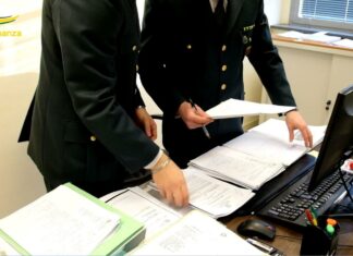 Reddito di cittadinanza, scommette 320mila euro al gioco GdF RdC