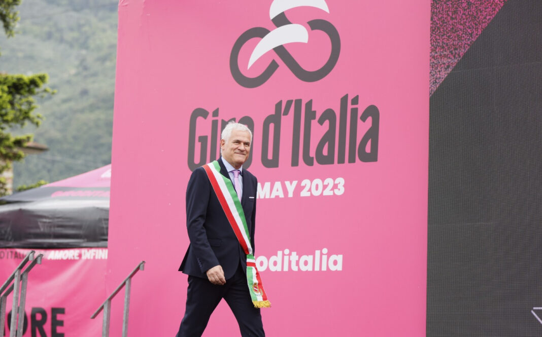 Giro d'Italia, Pascal Ackermann vince in volata la Camaiore - Tortona (Foto Fb Giro d'Italia)