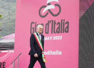 Giro d’Italia, Ackermann vince Camaiore – Tortona Giro d'Italia, Pascal Ackermann vince in volata la Camaiore - Tortona (Foto Fb Giro d'Italia)