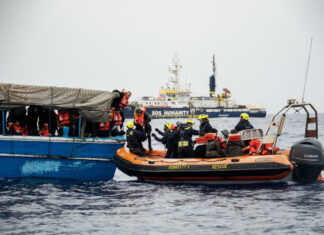 Migranti, Livorno porto sicuro per Humanity 1. A bordo 88 persone Humanity 1