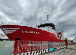 Migranti, la nave di Emergency è sbarcata a Livorno Life Support Livorno