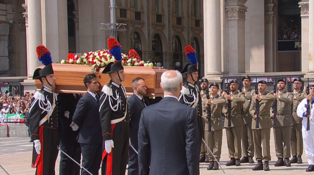 Berlusconi, i funerali di Stato. In Duomo Mattarella e Meloni