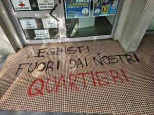 Lega Salvini e Forza Italia, imbrattate sedi a Firenze
