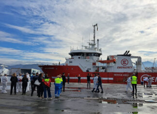 Migranti, Life Support arrivata in porto a Marina di Carrara Migranti, Life Support arrivata in porto a Marina di Carrara