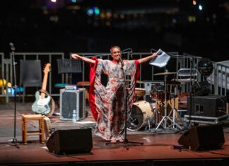 Noa, la voce della pace. Concerto sold out a Lucignana Noa, la voce della pace. Concerto sold out a Lucignana