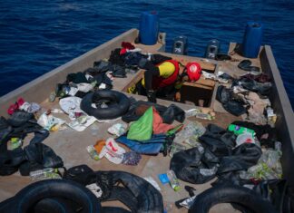 Migranti, Open Arms in arrivo a Livorno. A bordo 117 persone Migranti, Open Arms in arrivo a Livorno. A bordo 117 persone