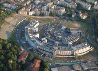 Furgone fuori strada. Muore in un incidente ad Arezzo Furgone fuori strada. Muore in un incidente ad Arezzo