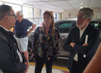 Migranti pakistani a Siena, trasferimento in ex scuola Migranti pakistani a Siena, trasferimento in ex scuola