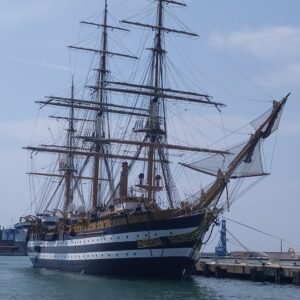 Vespucci, la nave più bella del mondo è a Livorno