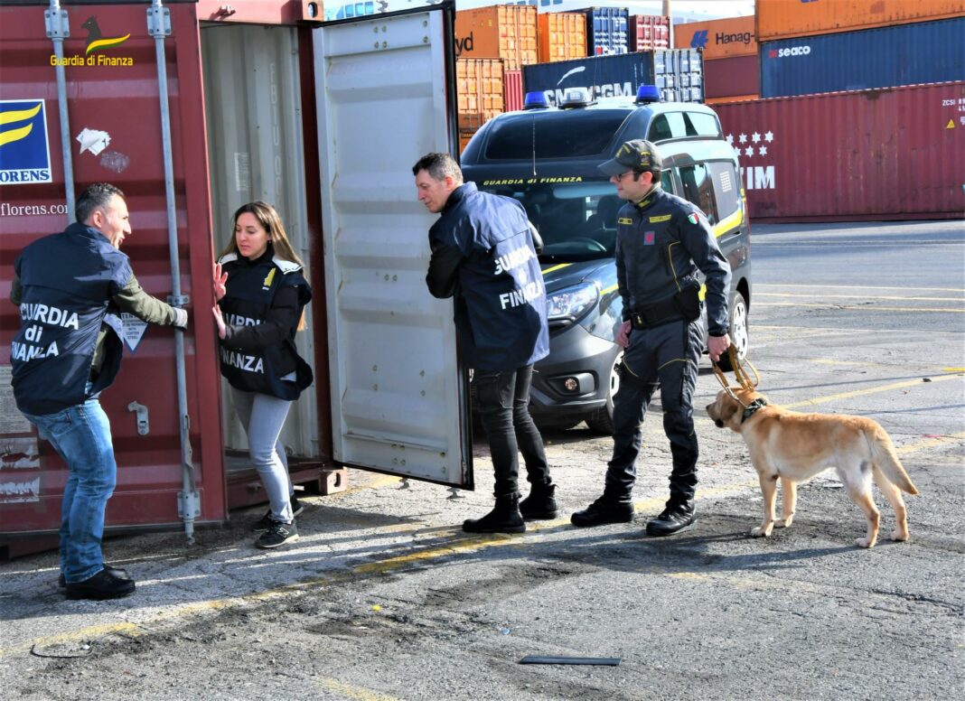 Porto di Livorno, sequestrati 59 kg di cocaina. Due arresti