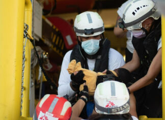 Migranti, Geo Barents a Marina di Carrara. A bordo 196 naufraghi Migranti, Geo Barents a Marina di Carrara. A bordo 196 naufraghi