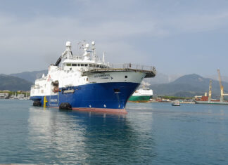 Migranti, Geo Barents è arrivata a Marina di Carrara Migranti, Geo Barents è arrivata a Marina di Carrara