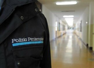 Droga in carcere al fidanzato, fermata a Pisa. La donna ingerisce involucro Droga in carcere al fidanzato, fermata a Pisa. La donna ingerisce involucro