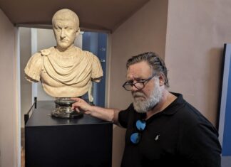 Russell Crowe agli Uffizi. Il Premio Oscar: “Tornerò ancora” Russell Crowe agli Uffizi. Il Premio Oscar: "Tornerò ancora"