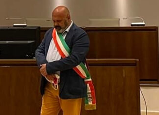 Sindaco Lippi, lettera al Consiglio: “Giunto momento chiudere ogni contatto” Sindaco Lippi, lettera al Consiglio: "Giunto momento chiudere ogni contatto"