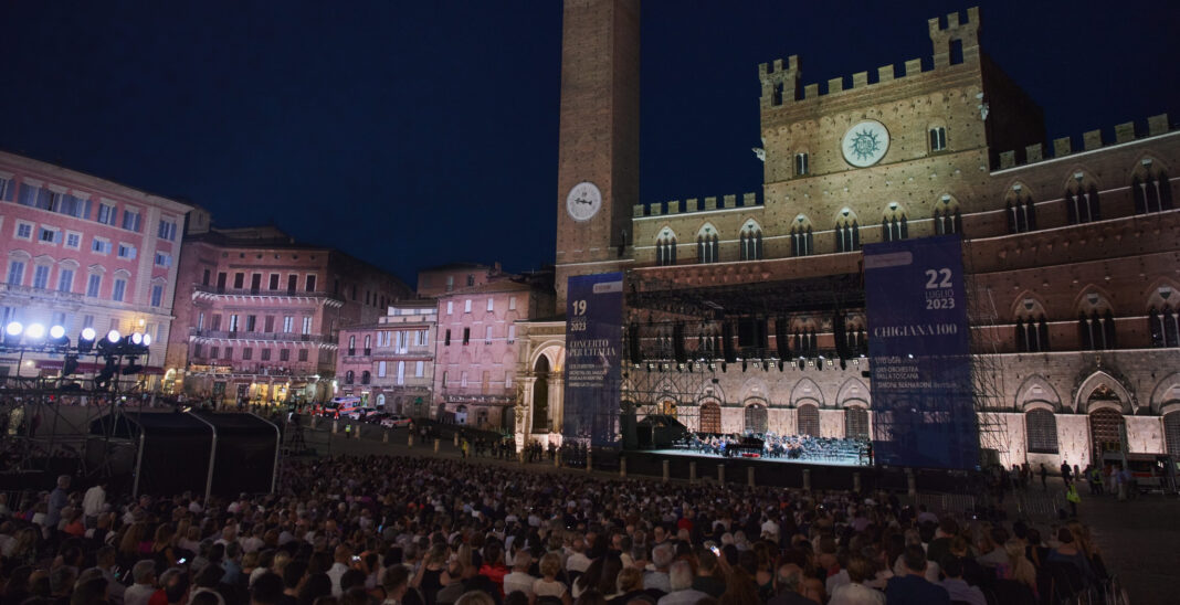 Uto Ughi a Siena. Concerto in piazza del Campo