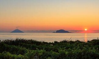 Viaggio all’Eolie: 5 indirizzi alla scoperta dell’arcipelago vitivinicolo