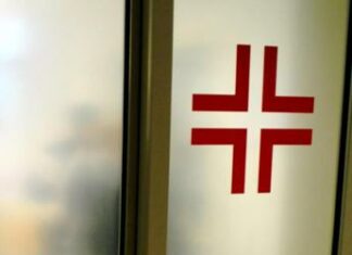 Anziana dimessa da ospedale cade dalla barella e muore, aperta inchiesta