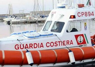 Ascoli Piceno, peschereccio affonda a 6 miglia da San Benedetto del Tronto: salvati tre pescatori