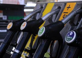 Benzina, prezzo ancora su: è ai massimi da 6 mesi, quanto costa
