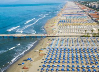 Legambiente, oltre metà costa toscana in concessione. Versilia record 90% Legambiente, oltre metà costa toscana in concessione. Versilia record 90%