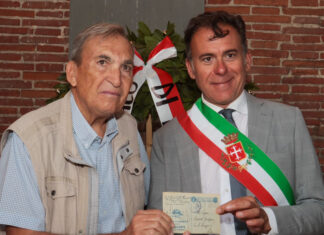 Pisa, sindaco consegna cartolina dal fronte. Spedita 80 anni fa e mai arrivata Pisa, sindaco consegna cartolina dal fronte. Spedita 80 anni fa e mai arrivata
