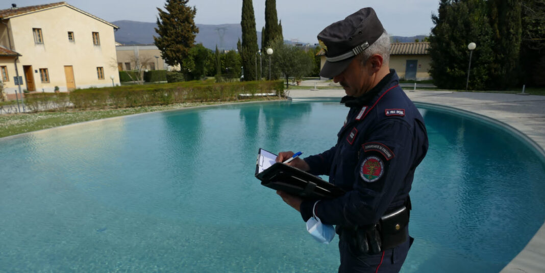 Piscine private con acqua pubblica, multe per 65mila euro