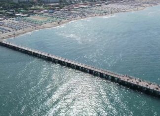 Forte dei Marmi, il sindaco chiude la spiaggia libera di notte Forte dei Marmi, il sindaco chiude la spiaggia libera di notte