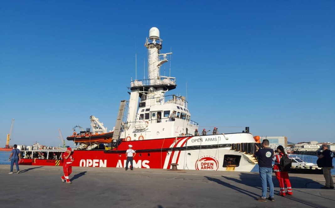Open Arms, fermo amministrativo dopo sbarco a Marina di Carrara