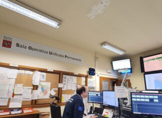 Maltempo in Toscana, oltre 13mila fulmini. Stop traghetti Elba Maltempo in Toscana, oltre 13mila fulmini. Stop traghetti Elba