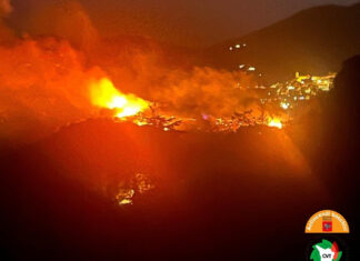 Incendio all’Isola d’Elba, oltre 700 persone sfollate Incendio all'Isola d'Elba, oltre 700 persone sfollate