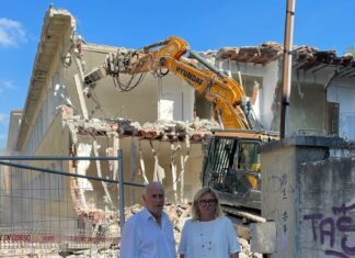 Edilizia scolastica: iniziati i lavori all’Istituto Tacca di Carrara Demolizione Tacca presidente Lorenzetti e sindaca Arrighi