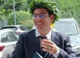 Si laurea e ringrazia nella tesi in Economia il personale dell’ospedale del Mugello Il dottor Chiarella