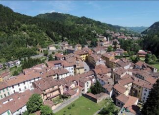 Terremoto in Toscana, epicentro a Marradi. Gente in strada. Scuole chiuse Terremoto in Toscana, epicentro a Marradi. Gente in strada. Scuole chiuse