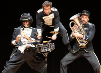 Vento Multiforme, il circo contemporaneo al Teatro Puccini Vento Multiforme, il circo contemporaneo al Teatro Puccini
