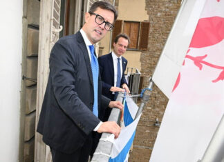 Israele, Luca Milani: “Manifestazioni sbagliate”. Italia Viva: “Si dimetta” Israele, Luca Milani: "Manifestazioni sbagliate". Italia Viva: "Si dimetta"