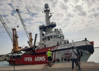 Open Arms bloccata a Carrara. Nuovo fermo amministrativo Open Arms bloccata a Carrara. Nuovo fermo amministrativo