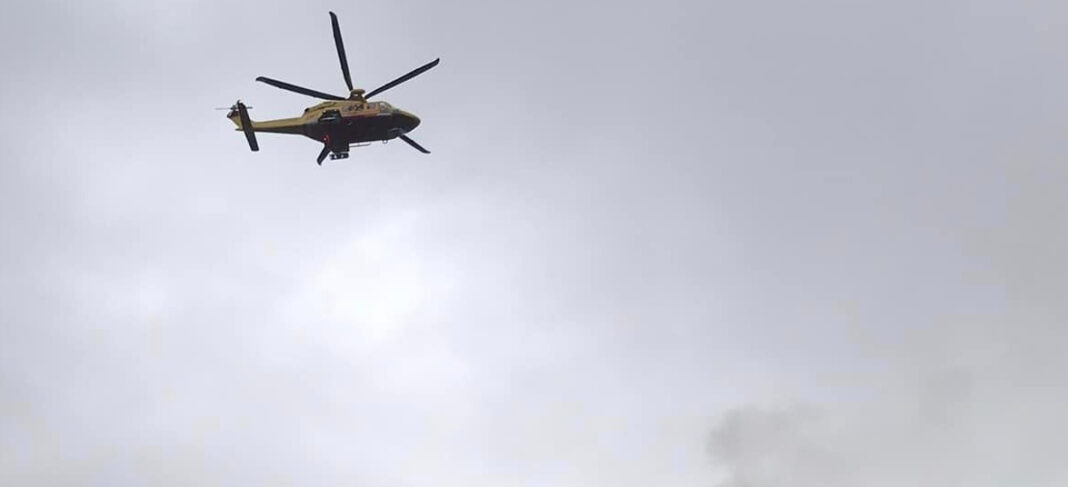 Elicottero precipita a Carrara. Dispersa la pilota di 28 anni