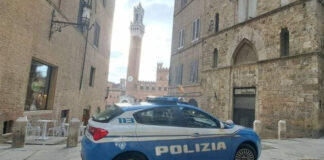 Rompe il naso al dipendente del supermercato che lo scopre a rubare: arrestato