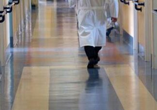 Salerno, garza dimenticata nel paziente: sospeso per un anno primario Enrico Coscioni