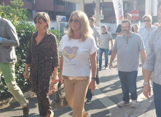 Forza Italia, nel quartiere in cui è scomparsa la piccola Kata Forza Italia, nel quartiere in cui è scomparsa la piccola Kata