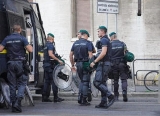 Nuovi sgomberi a Firenze, interventi in ex circolo ed ex convento Nuovi sgomberi a Firenze, interventi in ex circolo ed ex convento