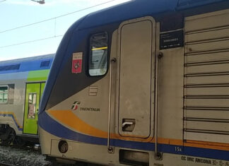 Muore travolto da un treno, tragedia sui binari Muore travolto da un treno, tragedia sui binari