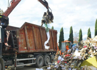 Emergenza alluvione Toscana, allarme rifiuti. Impianti fuori uso Emergenza alluvione Toscana, allarme rifiuti. Impianti fuori uso